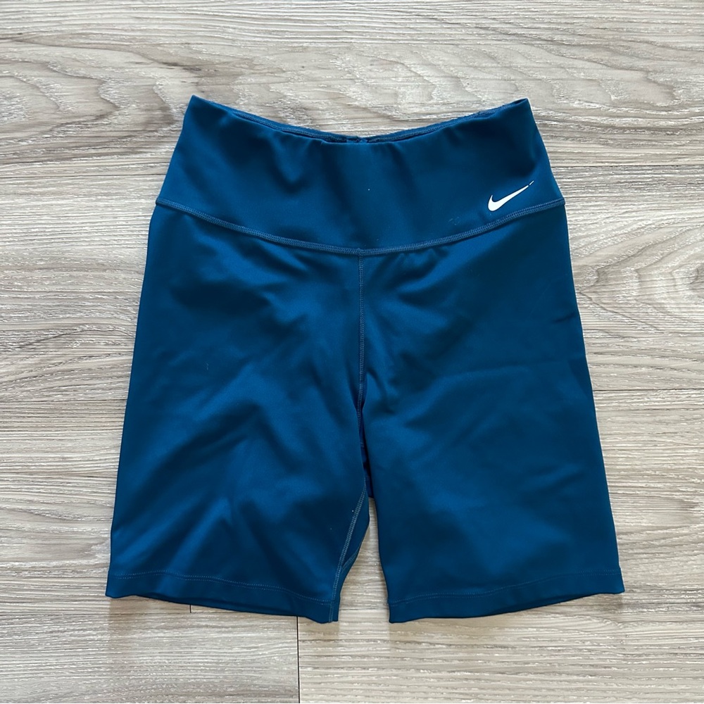 Women’s Nike Mid-Rise 7” Biker Shorts in Blue, Size Smalll